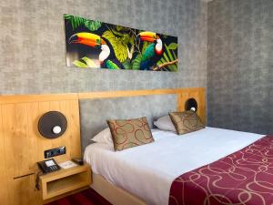 a hotel room with a bed and a painting on the wall at Hotel Verviers Van der Valk in Verviers