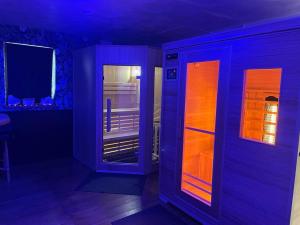 Fotografija v galeriji nastanitve Casawellness améthyste ou jaspe océan avec jacuzzi intérieur v mestu Floreffe