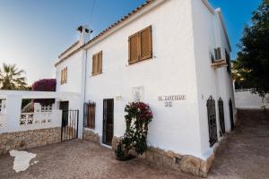 a white building with flowers on the side of it at El Castillo in Calpe
