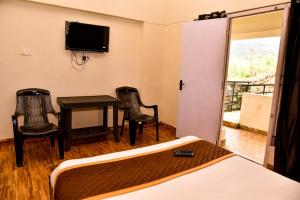 TV a/nebo společenská místnost v ubytování Phoenix View Stay Ooty
