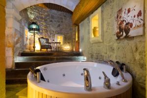 Koupelna v ubytování Cappadocia Acer Cave Hotel