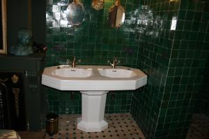 A bathroom at Sint Andries Suites