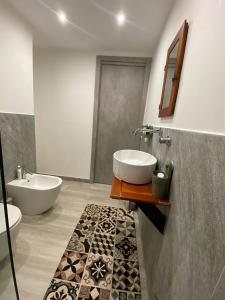 a bathroom with a tub and a toilet and a sink at Le finestre sul mare in Rio Marina