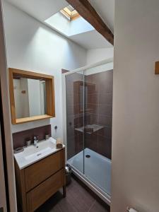 a bathroom with a sink and a shower at LA MAISON SUR LE PORT 4 pers vue mer in Cassis +28 photos