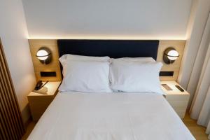 Postel nebo postele na pokoji v ubytování Hotel Zenit Bilbao