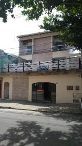 a building with a sign that says apartments on it at Pousada Aquários in Cabo Frio