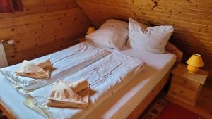Postel nebo postele na pokoji v ubytování Ferienhaus für 4 Personen ca 60 qm in Klink-Sembzin, Mecklenburg-Vorpommern Mecklenburgische Seenplatte