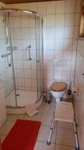 Koupelna v ubytování Ferienhaus für 4 Personen ca 60 qm in Klink-Sembzin, Mecklenburg-Vorpommern Mecklenburgische Seenplatte