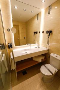 Koupelna v ubytování Hotel Zenit Bilbao
