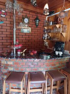En restaurant eller et spisested på Ferienhaus für 5 Personen ca 85 qm in Barczewo, Masuren-Ermland Masurische Seenplatte