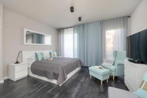 Llit o llits en una habitació de Navigator Portowa Residence Kołobrzeg Apartment by Renters