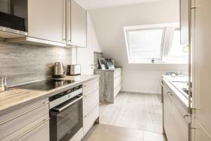 Kuchyň nebo kuchyňský kout v ubytování Baltic House Penthousewohnung Seebrücke