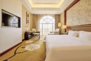 Ένα ή περισσότερα κρεβάτια σε δωμάτιο στο Days Hotel by Wyndham Logan City Huizhou