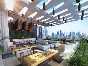 Urban Elegance 2B2B w parking, pool South Brisbane في بريزبين: غرفة معيشة مطلة على مدينة