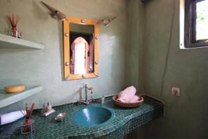 Bilik mandi di Riad Palmier