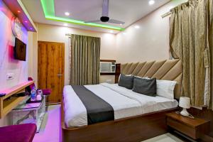 a bedroom with a bed and a desk in a room at Hotel Ashray Near Golden Beach Luxury Stay in Puri