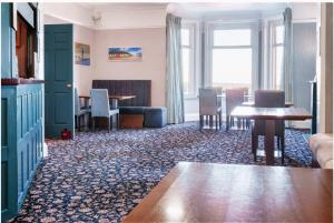 Гостиная зона в Sandcliff Guest House