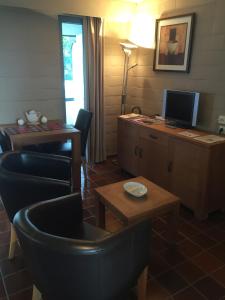 Μια τηλεόραση ή/και κέντρο ψυχαγωγίας στο Apartment Acacia 105