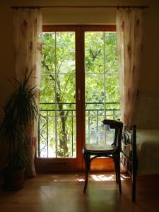 A seating area at Bundi Vendégház