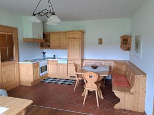 Η κουζίνα ή μικρή κουζίνα στο Dachberghof