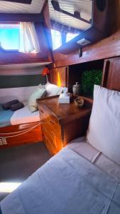 En eller flere senge i et værelse på PIAM - Boat House