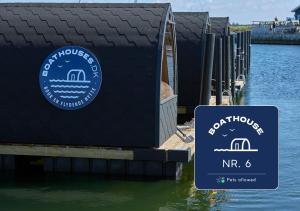 Certifikát, hodnocení, plakát nebo jiný dokument vystavený v ubytování Boathouses - Overnat på vandet ved Limfjorden