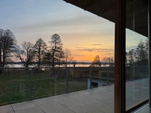 a view of a sunset from the window of a house at See-h-Stueck in Himmelpfort