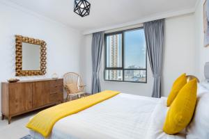 Postel nebo postele na pokoji v ubytování Ultimate Stay / 7 people / Spacious / Dubai Creek with Marina Views