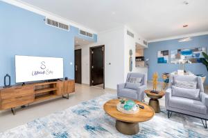 TV a/nebo společenská místnost v ubytování Ultimate Stay / 7 people / Spacious / Dubai Creek with Marina Views