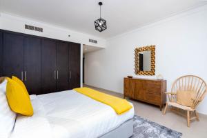 Postel nebo postele na pokoji v ubytování Ultimate Stay / 7 people / Spacious / Dubai Creek with Marina Views