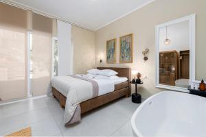 Posteľ alebo postele v izbe v ubytovaní Apartment Barbara with Private pool
