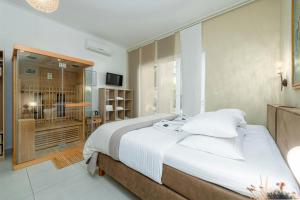 Posteľ alebo postele v izbe v ubytovaní Apartment Barbara with Private pool