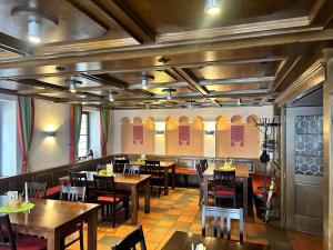 Ein Restaurant oder anderes Speiselokal in der Unterkunft Brauereigasthof zur Münz seit 1586 