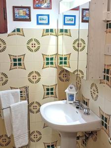 a bathroom with a sink and a mirror at In Vacanza a Gaeta - Villa Nelda in Gaeta