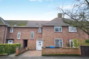 a brick house with a white door at Modern 5 Bedroom Fully upgraded with Free Parking in Earlham