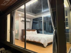 Postel nebo postele na pokoji v ubytování 見晴花園山莊Sunshine Villa