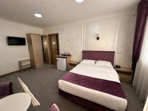 Katil atau katil-katil dalam bilik di Aurora Hotel