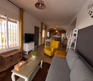 Telewizja i/lub zestaw kina domowego w obiekcie Casa Nuestro Sueño, fantastic sea views