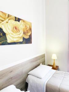 A bed or beds in a room at EASYROOMS ONE