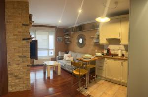 a kitchen and living room with a couch and a table at Ideal Parejas in Lekeitio