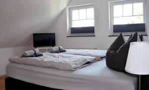 เตียงในห้องที่ Seehaus-Loft