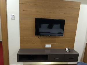 TV a/nebo společenská místnost v ubytování Hotel welcome somnath