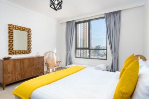 Postel nebo postele na pokoji v ubytování Ultimate Stay / 7 people / Spacious / Dubai Creek with Marina Views