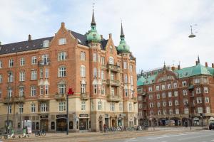 コペンハーゲンにあるBob W Østerbro Copenhagenの大煉瓦造りの建物群