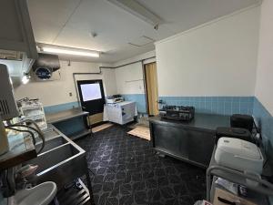 Dapur atau dapur kecil di 高島市安曇川町琵琶湖徒歩3分エクシブ 高島 近くBbQ自転車無料貸出