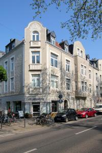 a large building with bikes parked in front of it at FlatDeCologne VeeDel in Cologne