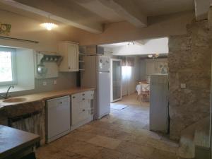 Cucina o angolo cottura di Gite de caractère, piscine et vue