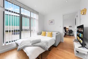 a bedroom with a bed and a large window at Apartment in Hertfordshire in Hemel Hempstead