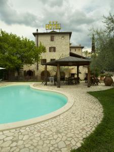 Bazén v ubytování Hotel Benedetti nebo v jeho okolí