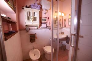 A bathroom at Corte dei Guelfi Még 18 kép